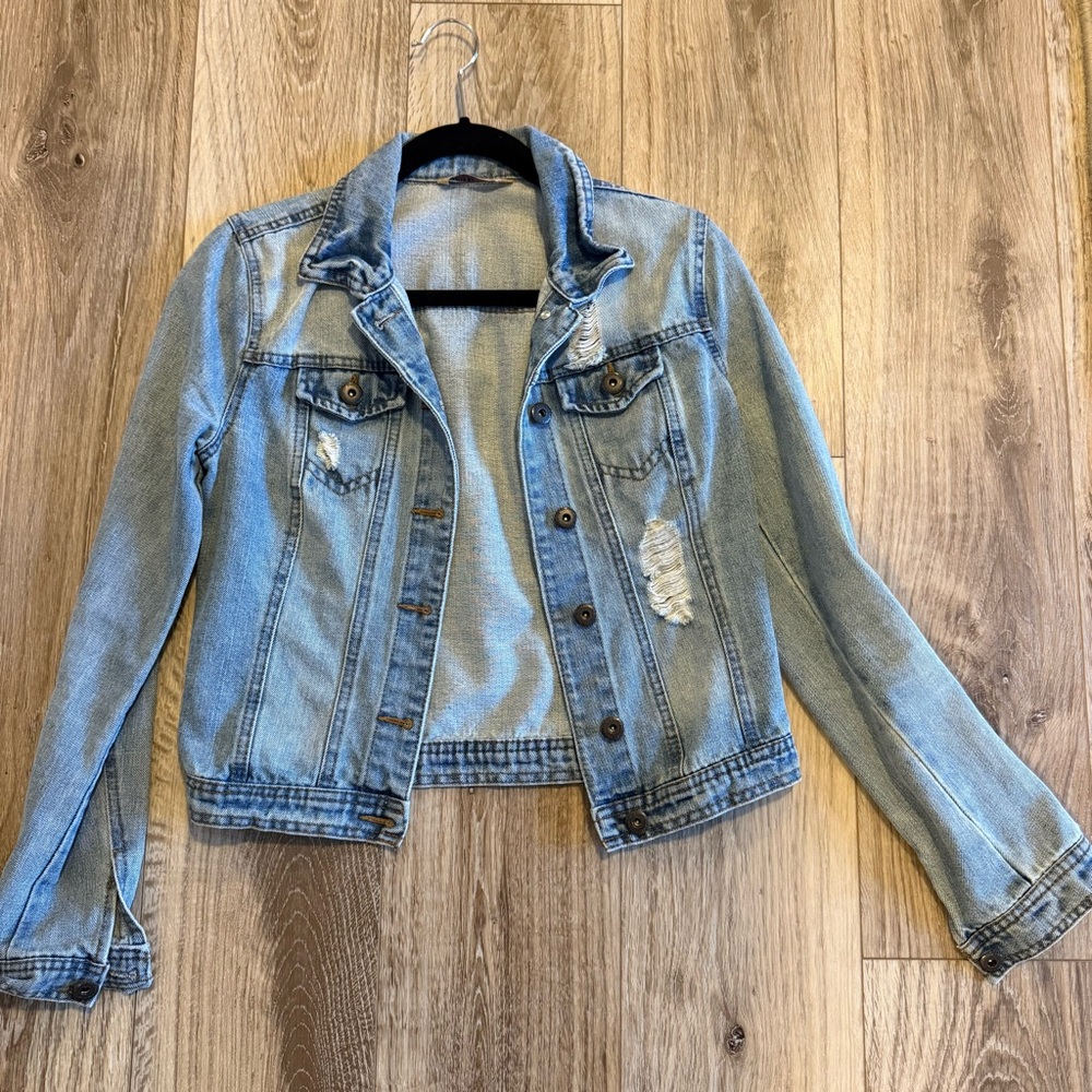 Tjmaxx medium wash jean jacket denim button front size small